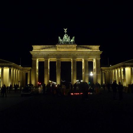 Apartment&Rooms Near Brandenburg Gate Берлин Екстериор снимка