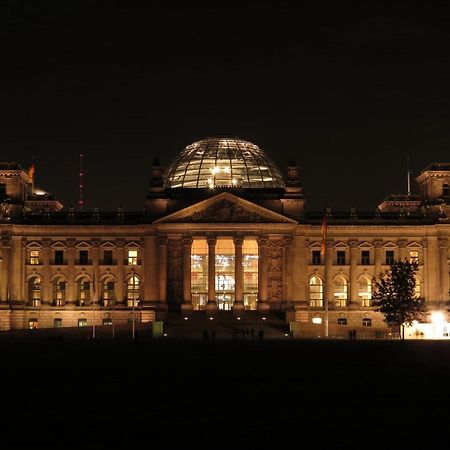 Apartment&Rooms Near Brandenburg Gate Берлин Екстериор снимка
