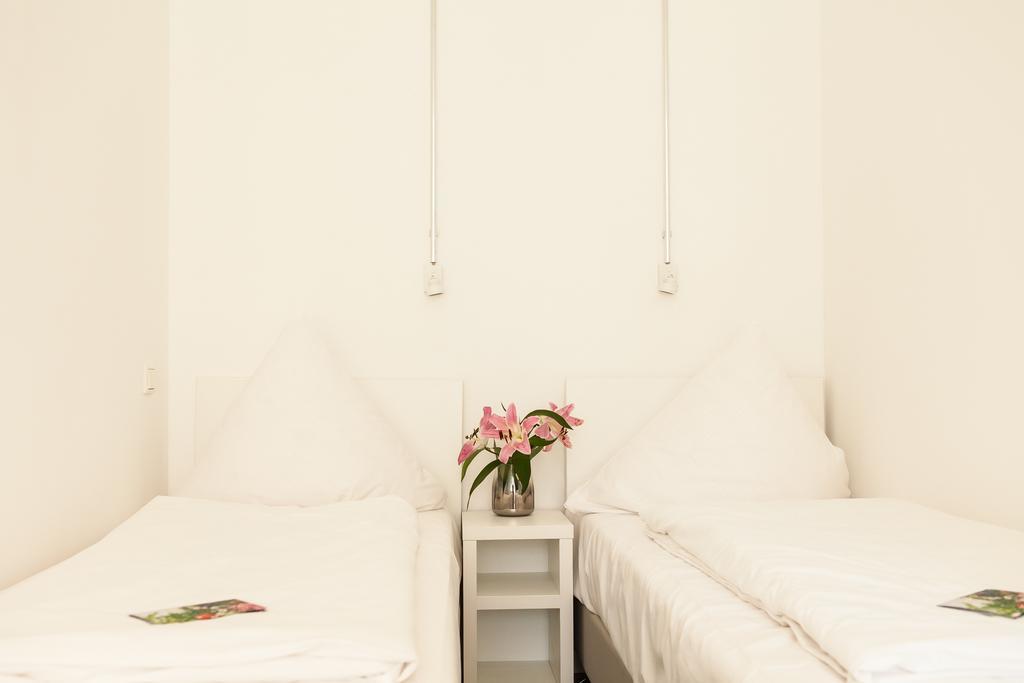 Apartment&Rooms Near Brandenburg Gate Берлин Екстериор снимка